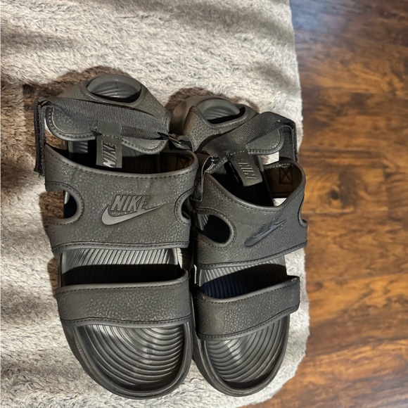 Nike Sandals - Picture 1 of 2